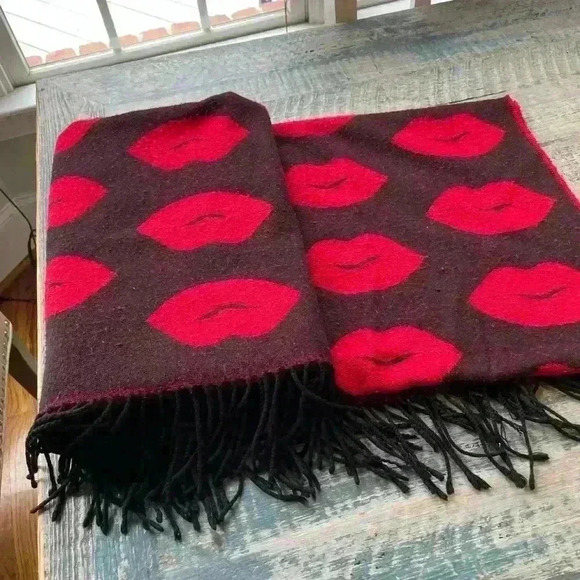 Victoria’s Secret Throw Blanket Red Black Lips with black fringe on ends - Picture 7 of 11